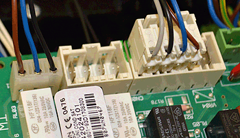 ar clas he 24.con cn08 on pcb.gif